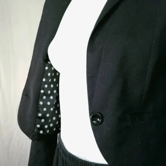 Divided Satin Trimmed Short Jacket - Picture 4 of 7